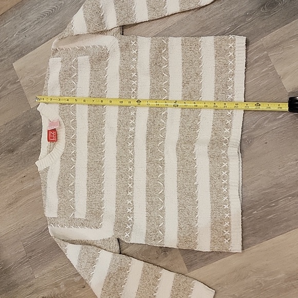 Sweater - Picture 3 of 4